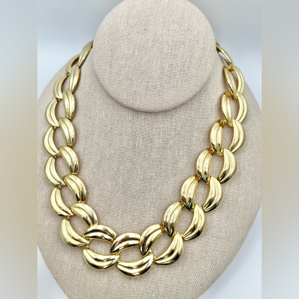 GOLD COLOR NECKLACE